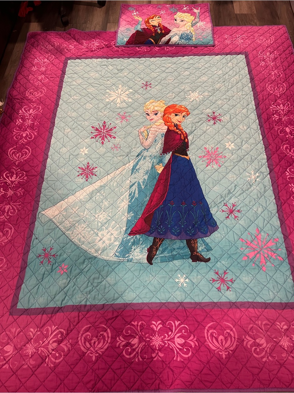Frozen Girls' Pink & Aqua Quilt Set with Anna and Elsa Design twin 70wx83L